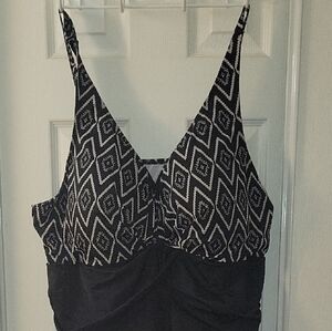 Perona Womens 26W Black and White Geometric Print  One Piece Swim Suit